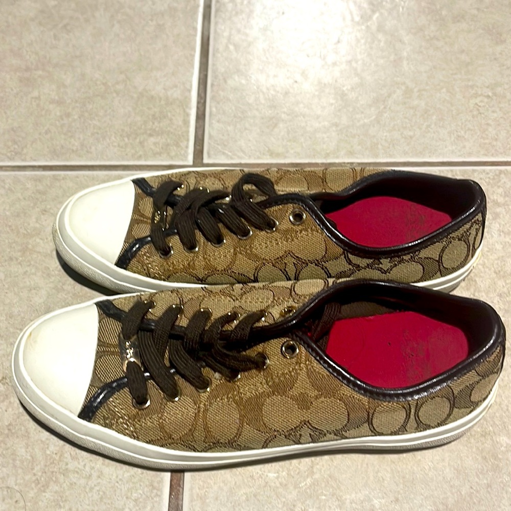 WOMEN’S SLIGHTLY USED COACH SHOES SIZE 7